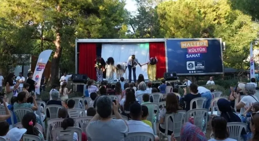 Maltepe'de Çocuklara Tiyatro Şöleni! Masallar Sahneye Taşındı