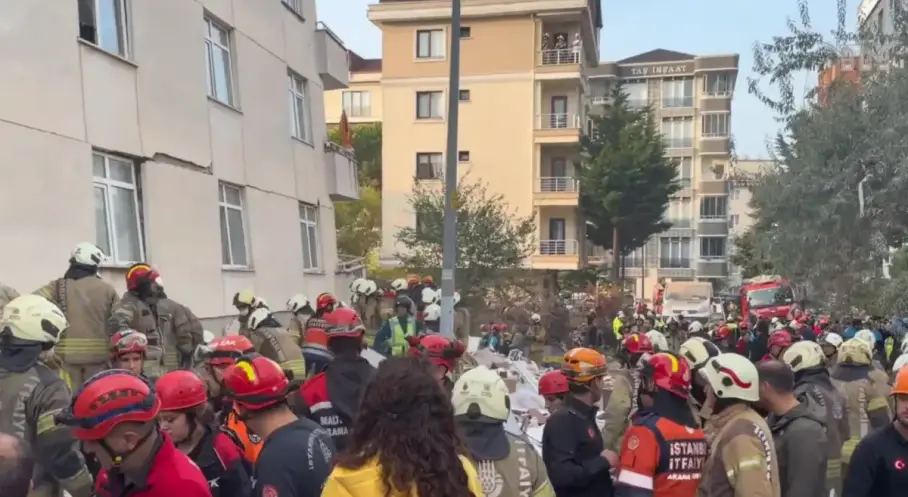 Maltepe'de çöken binada arama kurtarma sona erdi: 5 kişi hayatını kaybetti