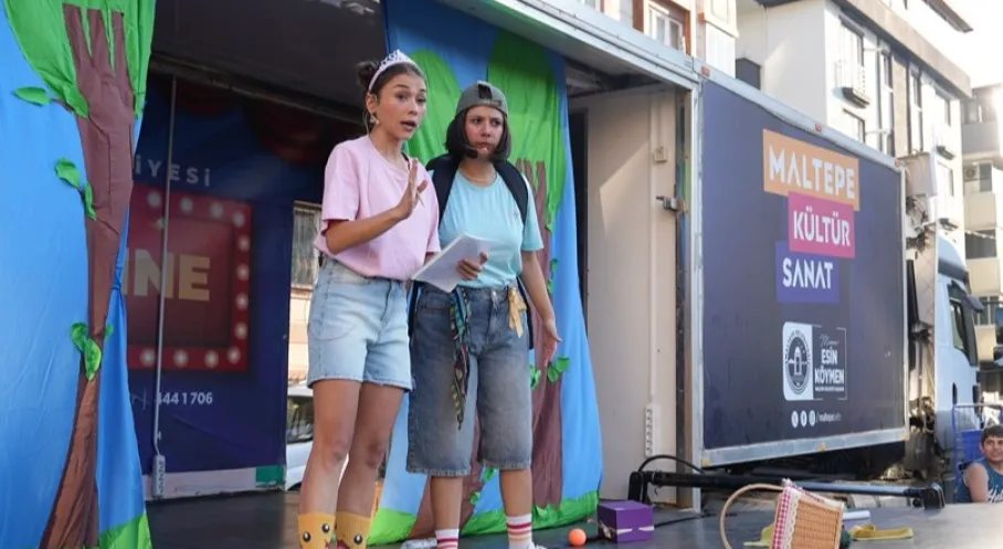 Maltepe’de Miniklere Açık Havada Tiyatro Keyfi