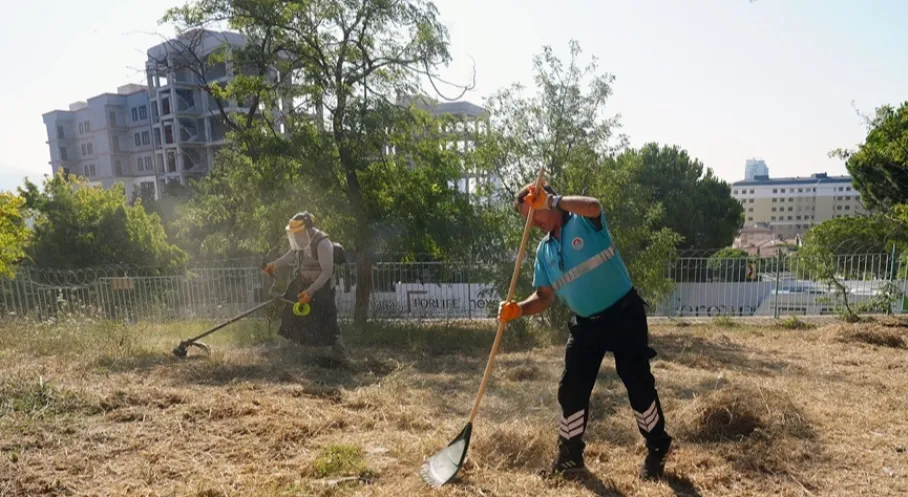 Maltepe’de Okullarda Yeni Eğitim Yılı Öncesi Temizlik Seferberliği