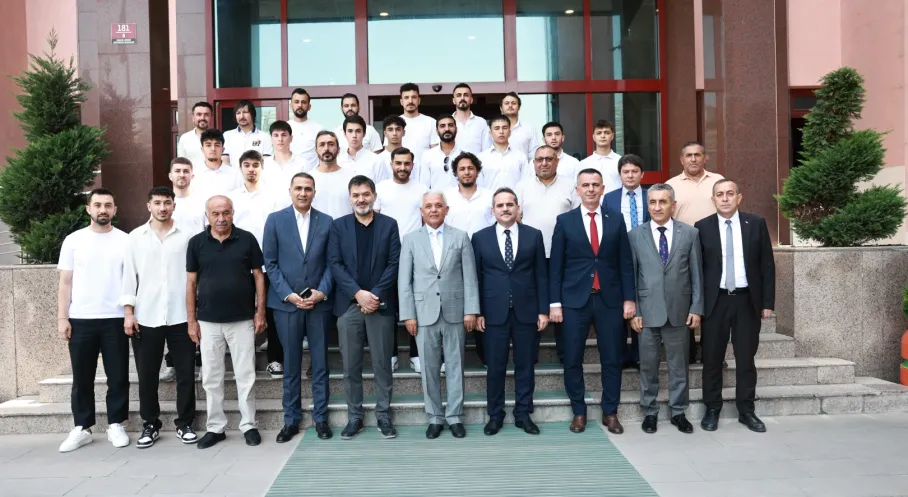 Mamak Belediyesi Spor Kulübü'nden Rekor Sezon! Üç Kupa Birden Geldi!