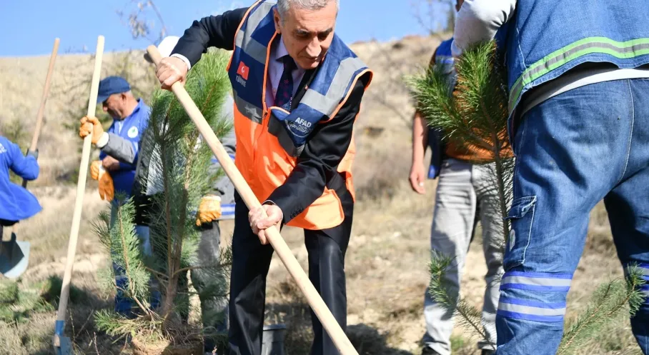 Mamak'tan Geleceğe Nefes: Milli Ağaçlandırma Günü'nde Fidanlar Toprakla Buluştu!