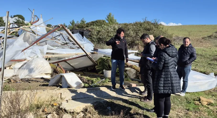 Manavgat'ı Hortum Vurdu: Büyükşehir'den Anında Müdahale ve Hasar Tespit Çalışması Başladı!