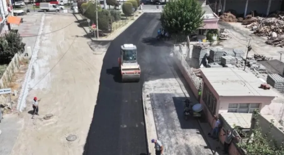 Manisa Ahmetli'de Asfalt Sevinci! Yollar Yenileniyor, İlçe Güzelleşiyor