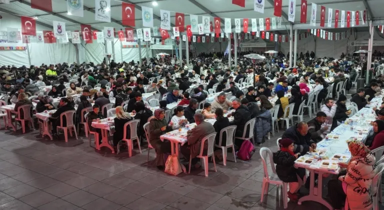 Manisa Büyükşehir Belediyesi'nden 4 Bin Kişiye Ramazan İftarı Destek