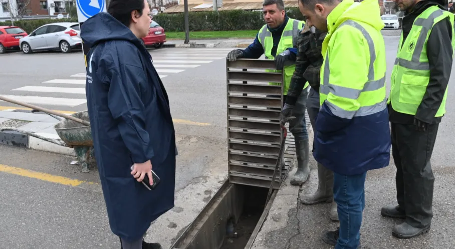 Manisa Yağmura Teslim Olmadı: Büyükşehir ve MASKİ'den 1000 Personel ve 500 Araçla Dev Seferberlik!