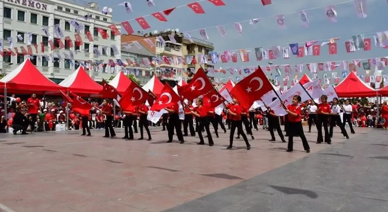 Manisa'da 23 Nisan Coşkusu Yaşandı