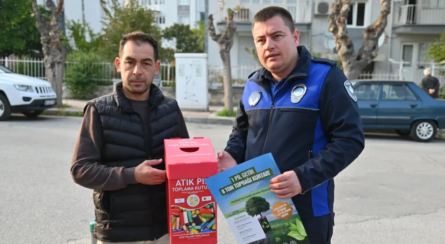 Manisa'da Çevre Devrimi: Atık Pil Getirene Zeytin Fidanı Hediye!