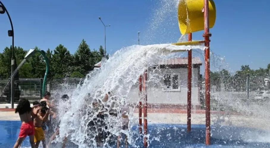 Manisa'da Çocuklar Serinliyor! Fresh Park Yazın Gözdesi Oldu