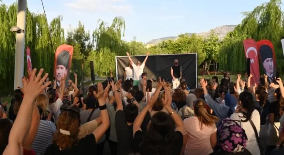 Manisa'da Gençlik Festivali Coşkusu! Dans ve Sporla Zirveye Ulaştı