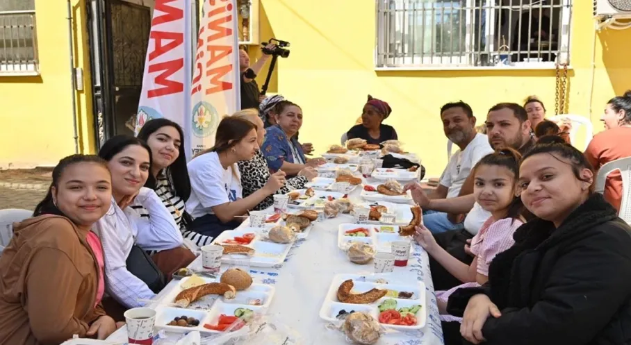 Manisa'da Hıdırellez Coşkusu: Vatandaşlar Kahvaltıda Buluştu!