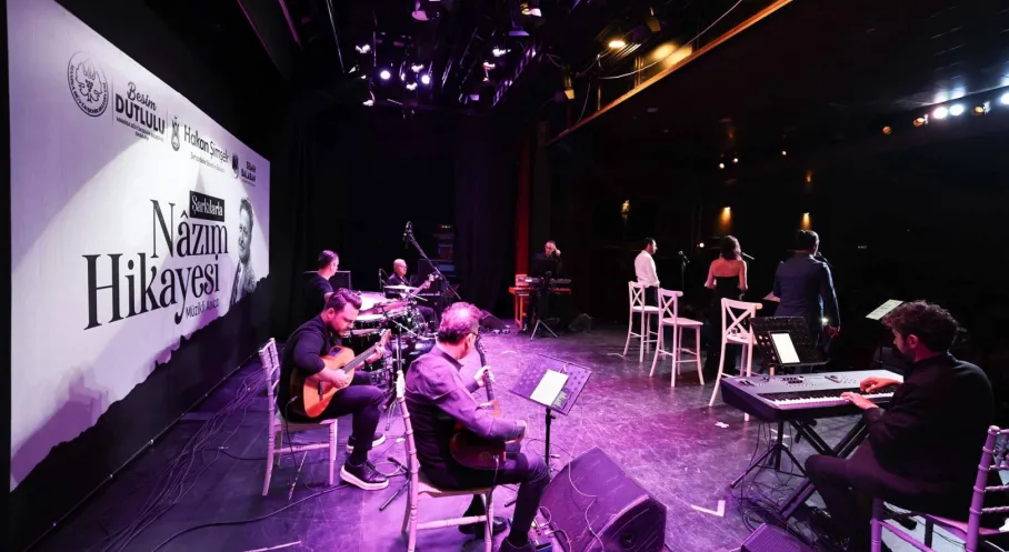 Manisa'da Duygu Dolu Nâzım Hikmet Gecesi: Şarkılarla Dev Çınar Yeniden Canlandı!