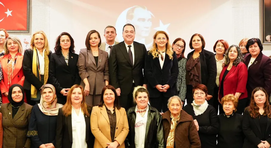 Manisa'da Tarihi Zirve: Kadın Belediye Başkanları Siyasette Güçlü Temsil Çağrısı Yaptı!