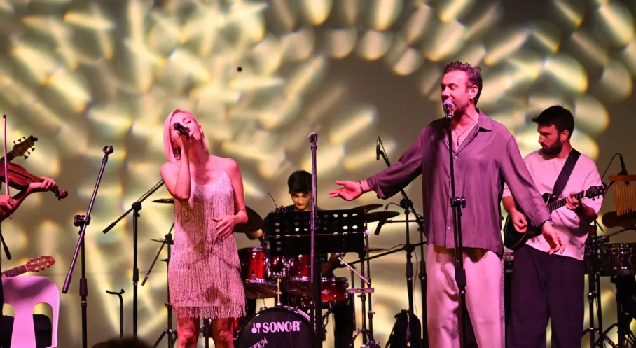 Manisa'da Yaz Konserleri Pop Rüzgarıyla Coştu: Unutulmaz Bir Gece!