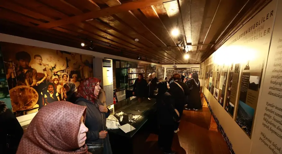 Manisalılar Kültür Gezileriyle Efes Selçuk’un Tarihini Keşfediyor