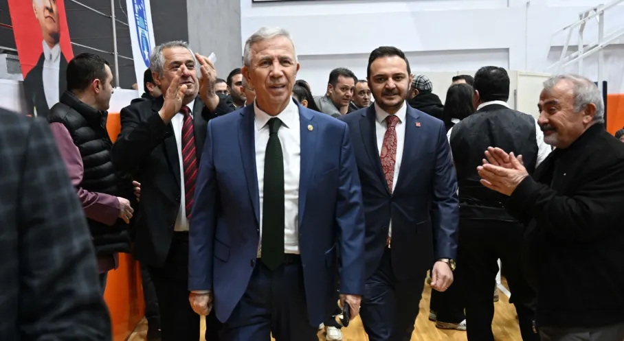 Mansur Yavaş Mamak'ta İftar Sofrasında Vatandaşlarla Buluştu: 'Dayanışma Kampanyalarımız Sürecek!'