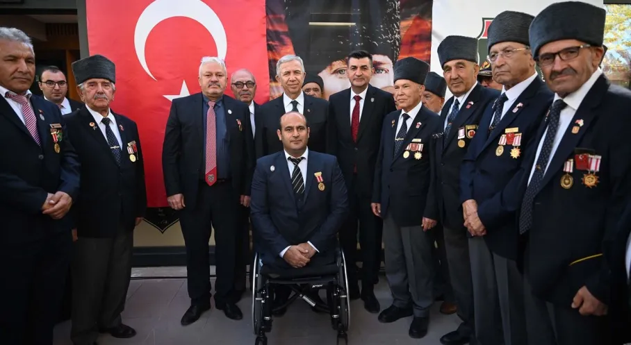 Mansur Yavaş'tan Gaziler Günü'nde Anlamlı Ziyaret: Şehit Yakınları ve Gazilerle Buluştu!