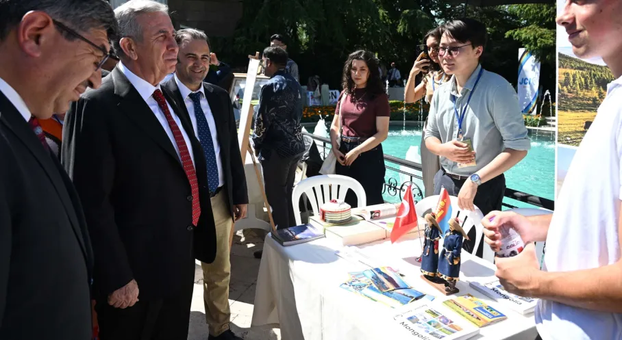 Mansur Yavaş'tan Gençlere Müjde: Eğitimde Fırsat Eşitliği Ankara'da!
