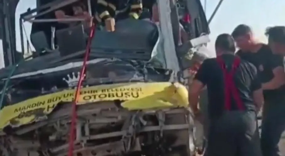 Mardin'de Feci Kaza! Halk Otobüsü ve Tır Çarpıştı: 1 Ölü