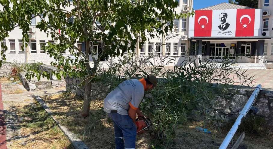Marmaris Belediyesi'nden Eğitime Büyük Destek: Okul Bahçeleri Yenileniyor!