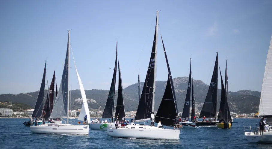 Marmaris'te Yeni Yıl Coşkusu: Festival ve Yelken Yarışları Bir Arada!