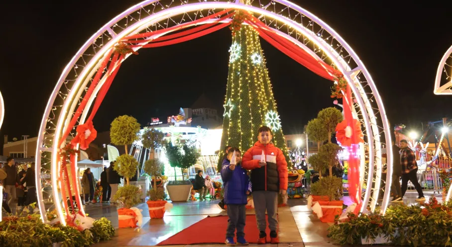 Marmaris'te Yılbaşı Coşkusu Başladı! 33 Gün Sürecek Festival
