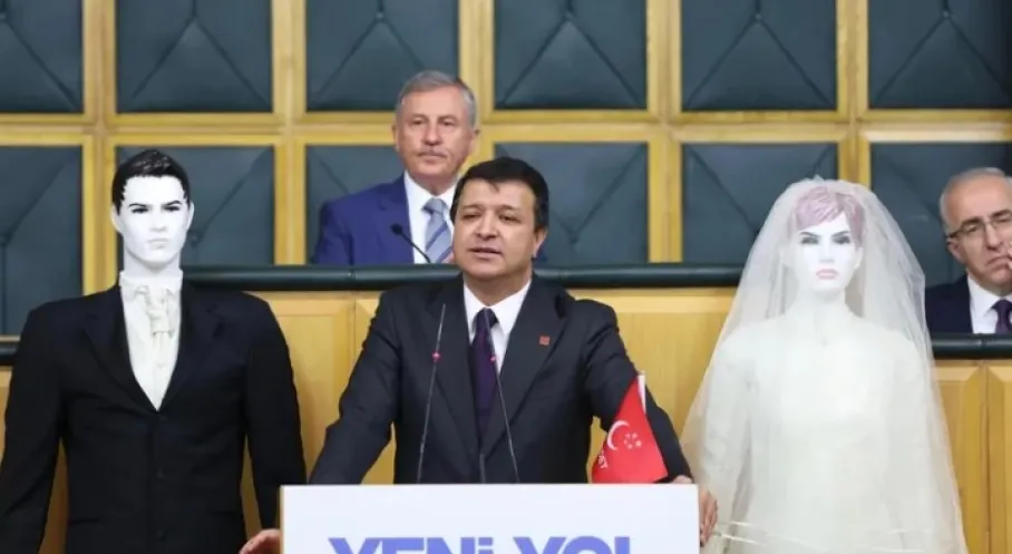 TBMM'de Şok! Arıkan'dan Cansız Mankenli Evlilik Krizi Sunumu