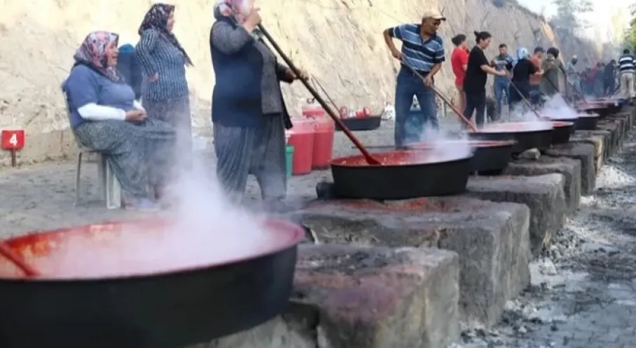 Melikgazi'de Salça Sezonu Açıldı! Vatandaşlar Kaynatma Günlerine Davetli