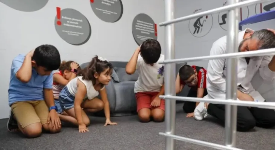 Mersin'de Miniklere Afet Eğitimi: Mercan Bilim Merkezi'nde Uygulamalı Tatbikat!