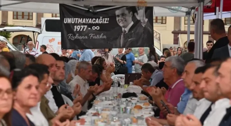 Manisa Yasta: Başkan Ferdi Zeyrek Ölümünün 52. Gününde Anıldı!