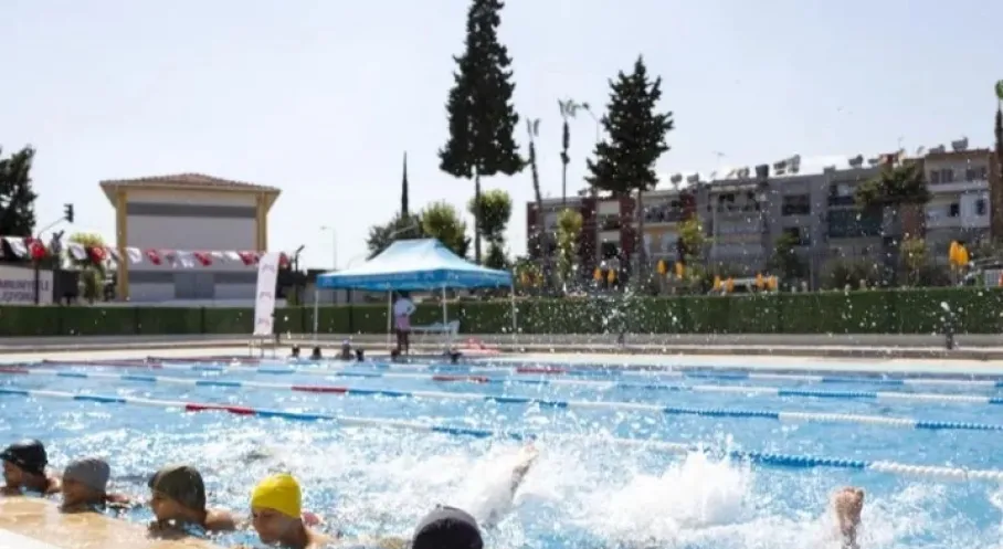 Mersin'de Yüzme Seferberliği! Büyükşehir'den Ücretsiz Kurslarla Sağlıklı Yaz!