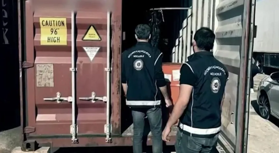 Mersin Limanı'nda Göçmen Kaçakçılığı Operasyonu: 13 Kişi Yakalandı!