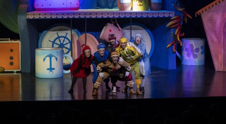 Mersin Şehir Tiyatrosu'ndan Çocuklara 'Bisküvi Adam' Sürprizi: 48 Binden Fazla Minik Seyirciye Ulaşıldı!