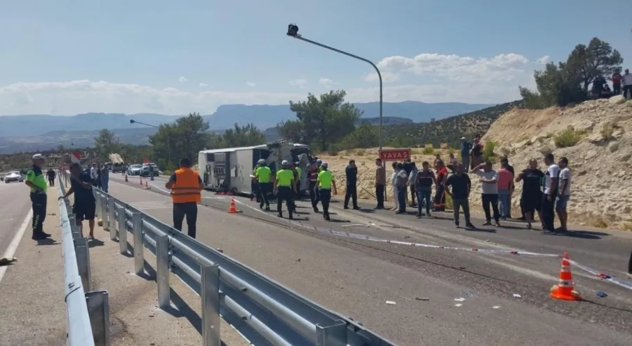 Mersin'de Feci Kaza: Otobüs ve Kamyon Çarpıştı! Ölü ve Yaralılar Var