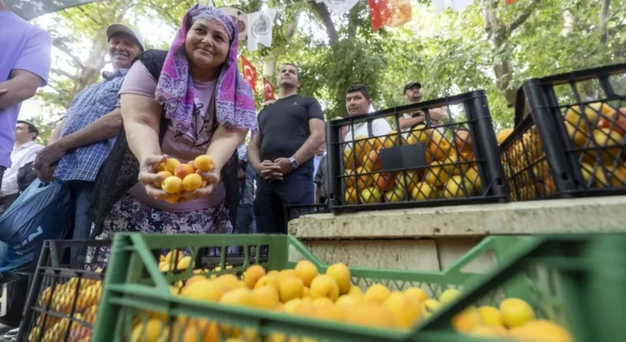 Mersin'de Kayısı Festivali Coşkusu: Başkan Seçer'den Çarpıcı Açıklamalar!
