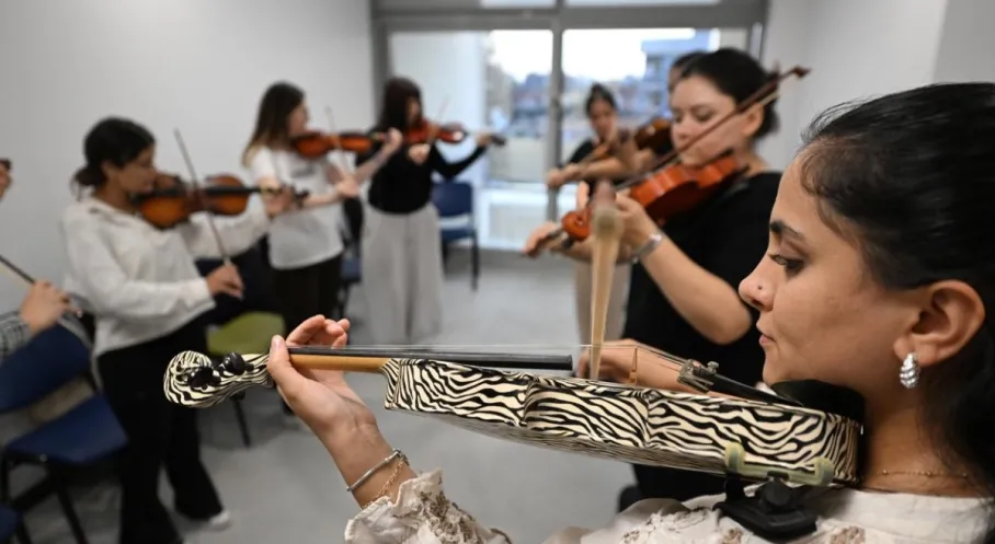 Mersin'de Ücretsiz Müzik Kurslarına Rekor İlgi! Hayaller Gerçek Oluyor