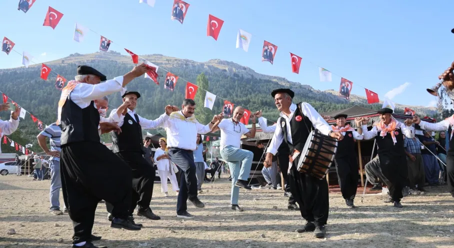 Mersin'de Yörük Şöleni! Kardeş Göçerler Etkinliği Rekor Katılımla Coştu