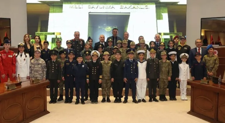 Millî Savunma Bakanı Yaşar Güler, TRT Çocuk Korosu İle Buluştu