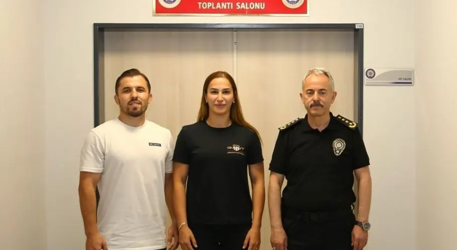 Milli Gurur! Güreş Şampiyonu Buse Tosun Çavuşoğlu'ndan Emniyet Müdürü'ne Ziyaret
