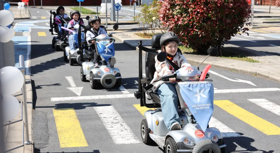 Minik Kalplerde Trafik Bilinci Yeşerdi: Küçükçekmece'de Eğlenceli Güvenlik Şenliği