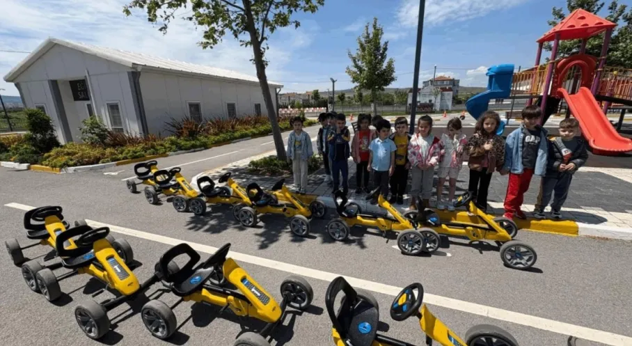 Balıkesir'de Miniklere Trafik Eğitimi: Geleceğin Bilinçli Sürücüleri Yetişiyor!
