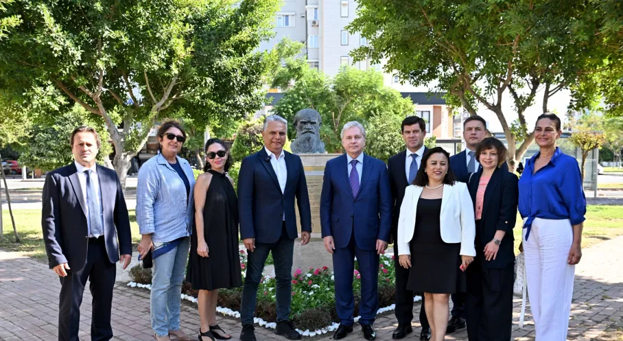 Moskova Bakanı Çeremin Antalya'da: Dostluk Parkı Ziyareti Gündem Yarattı!