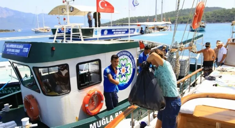 Muğla Büyükşehir Belediyesi 9 Günlük Bayram Tatilinde Teknelerden 12 Bin KG Atık Topladı