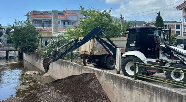 Muğla Büyükşehir Belediyesi Marmaris'te Dere Temizliği Çalışmalarına Devam Ediyor