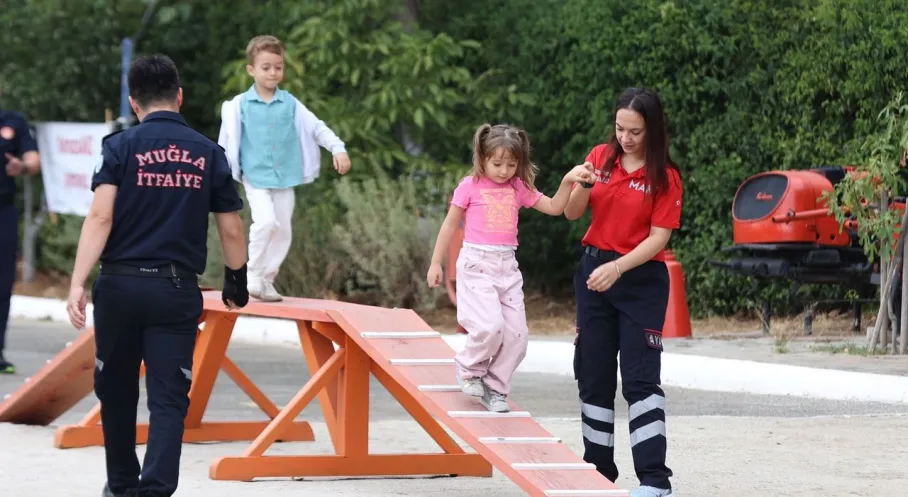 Muğla'da İtfaiye Haftası Coşkusu! Minik Kahramanlar Sahada!