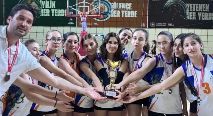 Muğla Voleybolunda Büyük Coşku: Büyükşehir'den Çifte Zafer!