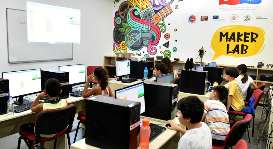 Muratpaşa'da Çocuklar İçin Ücretsiz Robotik Kodlama Eğitimi Fırsatı!