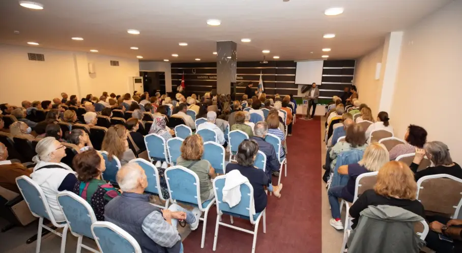 Narlıdere 3. Yaş Üniversitesi’nde Eğitim Heyecanı Başladı
