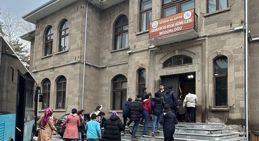 Nevşehir Belediyesi'nden Kırsaldaki Öğrencilere Unutulmaz Sürpriz: Paşa Konağı'nda Bakım ve Şefkat Eli!