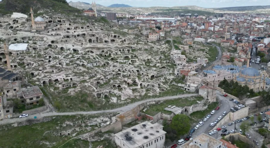 Nevşehir'de Tarihi Karar! Raşitbey Mahallesi'nin Adı 'Kapadokya Mahallesi' Oldu